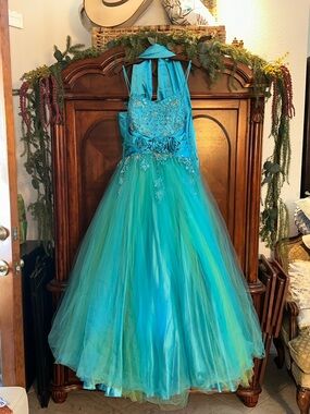 Turquoise & Aqua Tulle Sweetheart Neckline Dress with Floral Appliqué and Shawl
